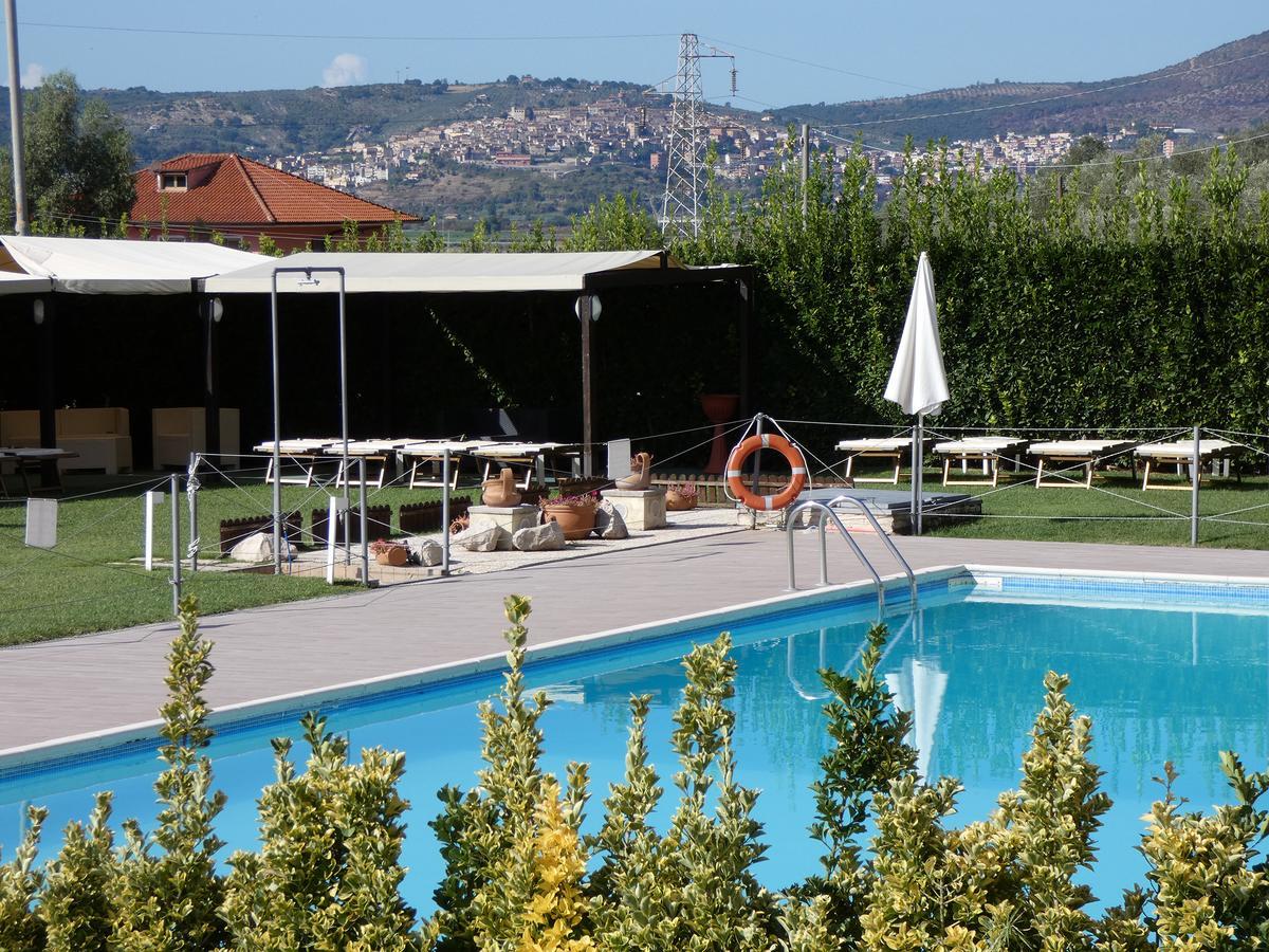 Hotel Piscina La Suite Prossedi Exteriör bild